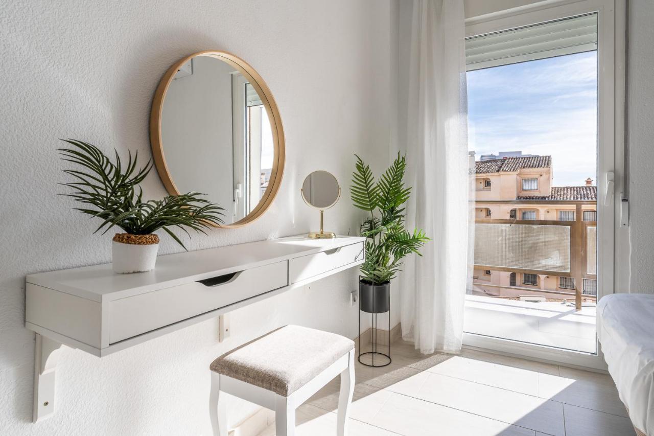 Sea View 2 Bedroom Apartment 2 Min Away From The Beach Torremolinos Exterior foto